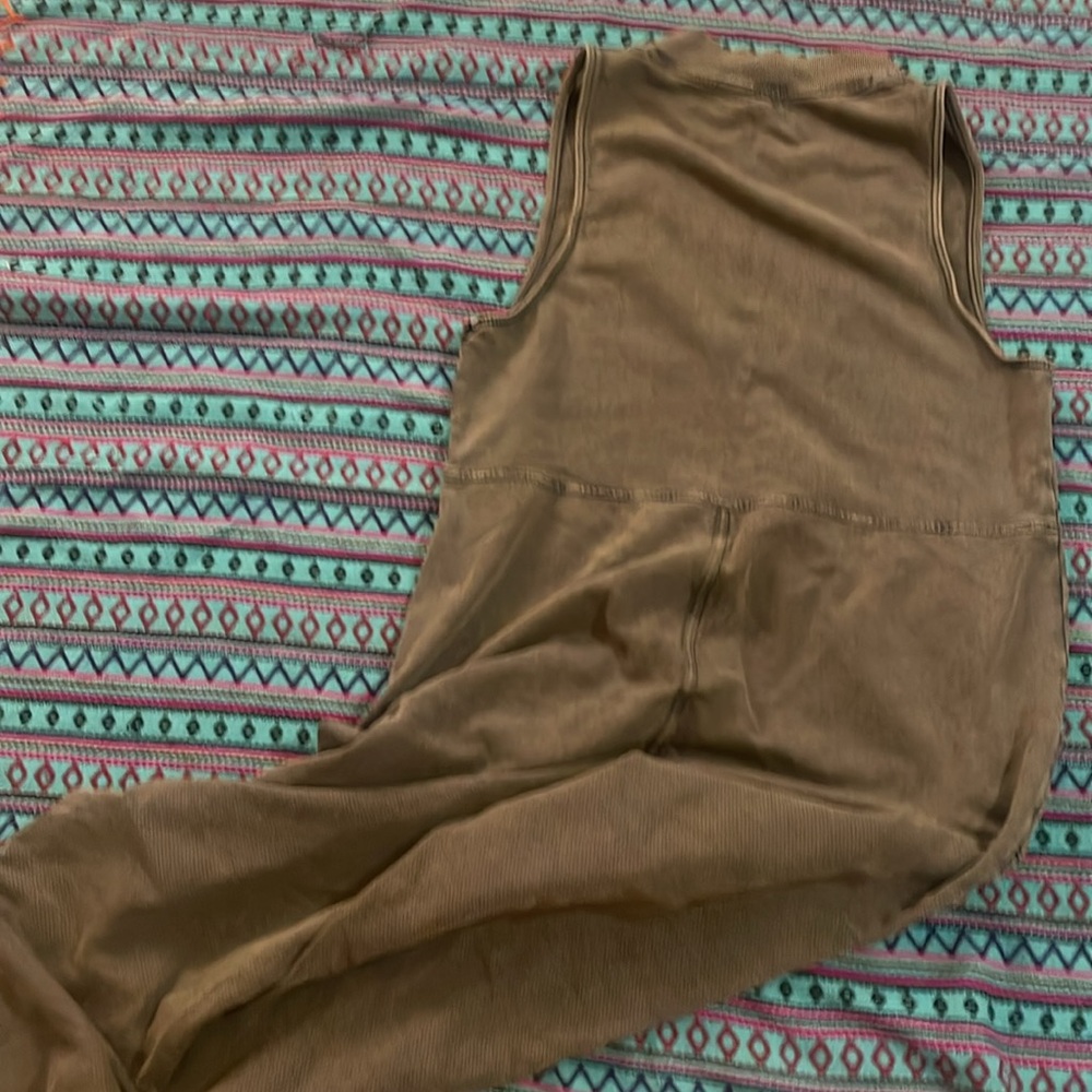 What’s up Onesie by Free people in size S
in Spruce 🌲 ON HOLD ❤️ - Picture 5 of 10